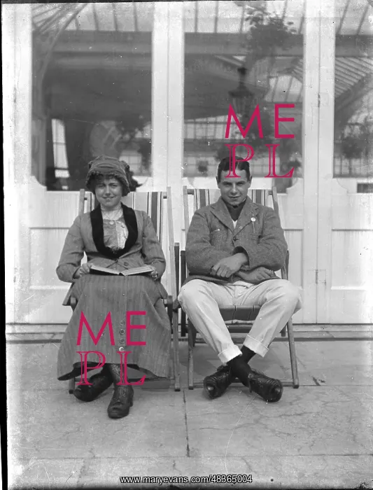  : Couple in deckchairs