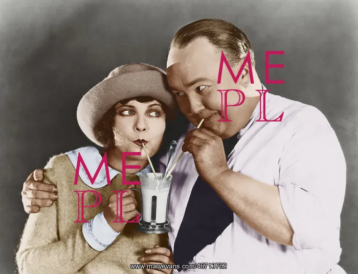 : Couple drinking beverage with straw : Couple drinking beverage with straw