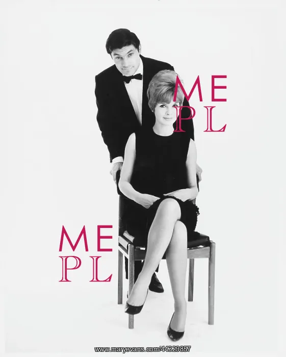 : COUPLE IN FORMAL DRESS : COUPLE IN FORMAL DRESS