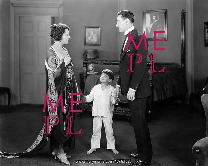 : Couple with little boy : Couple with little boy