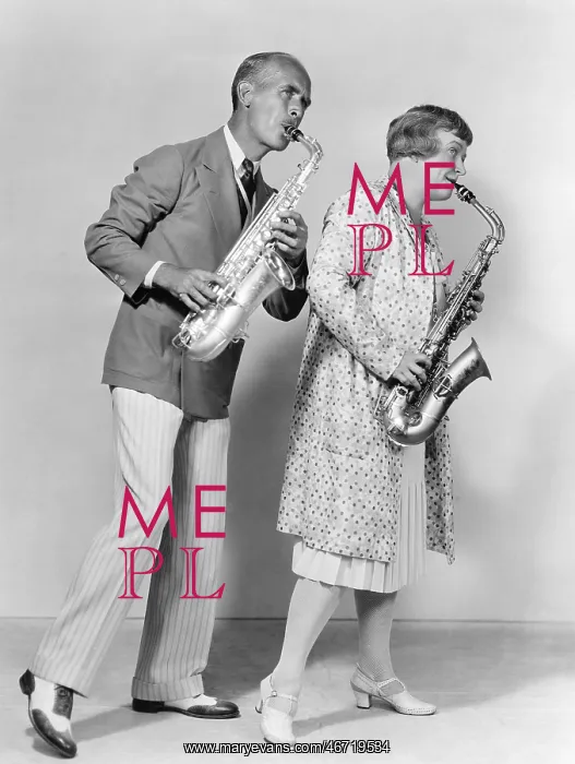 : Couple playing saxophones together : Couple playing saxophones together