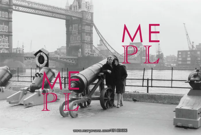 : Couple posing near Tower Bridge, London : Couple posing near Tower Bridge, London