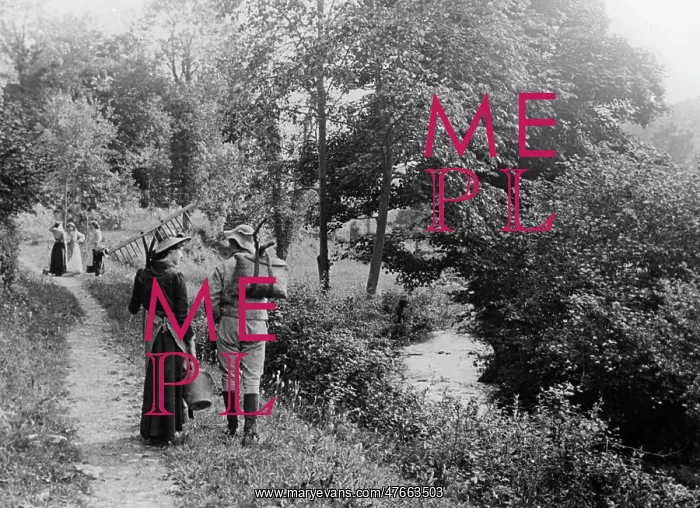 : Couple strolling by riverside, 1890s : Couple strolling by riverside, 1890s