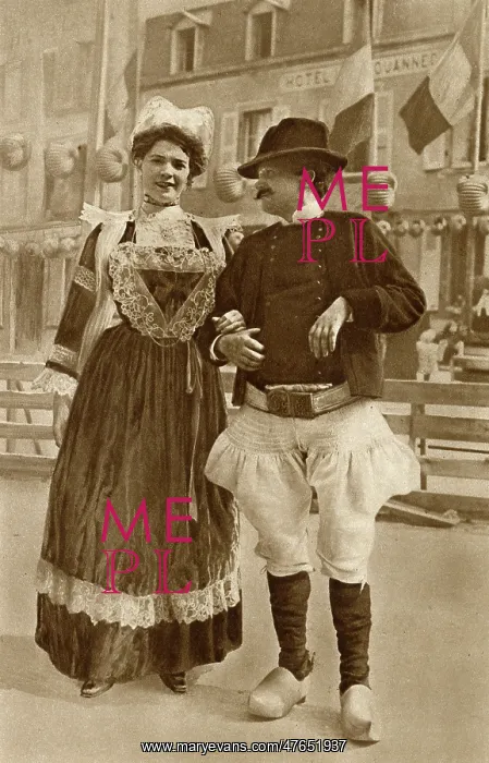 : Couple in traditional costume, Brittany, Northern France : Couple in traditional costume, Brittany, Northern France