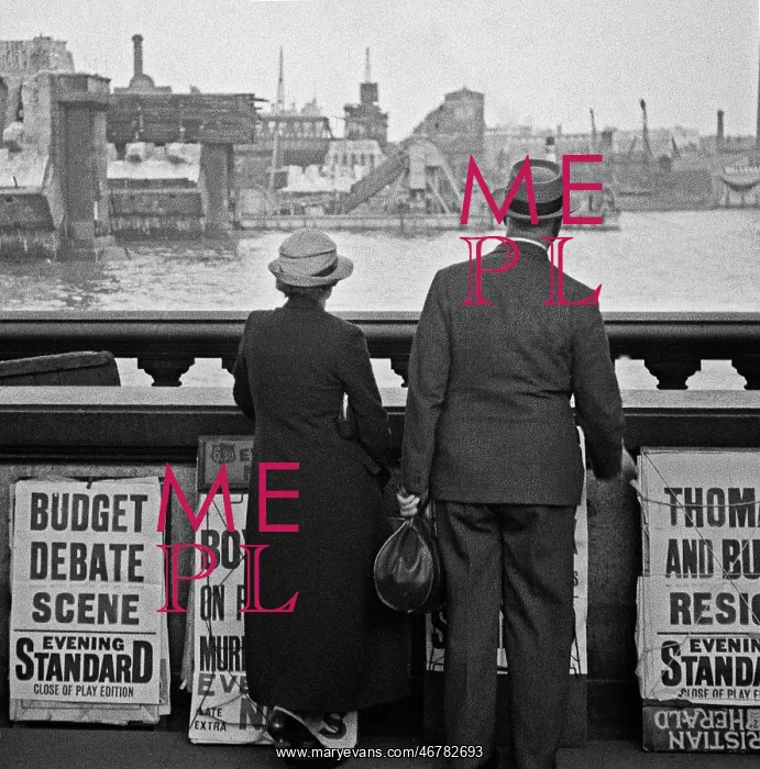 : Couple on Waterloo Bridge, London : Couple on Waterloo Bridge, London