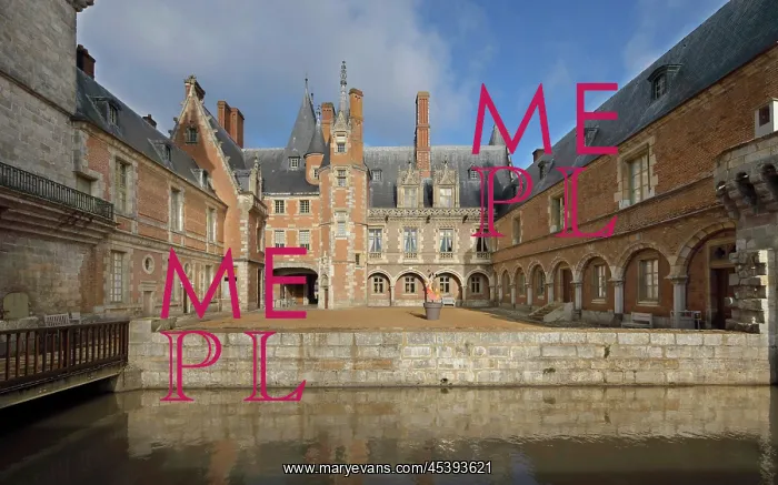 : Cour d'Honneur, Chateau de Maintenon, Eure-et-Loir, France : Cour d'Honneur, Chateau de Maintenon, Eure-et-Loir, France