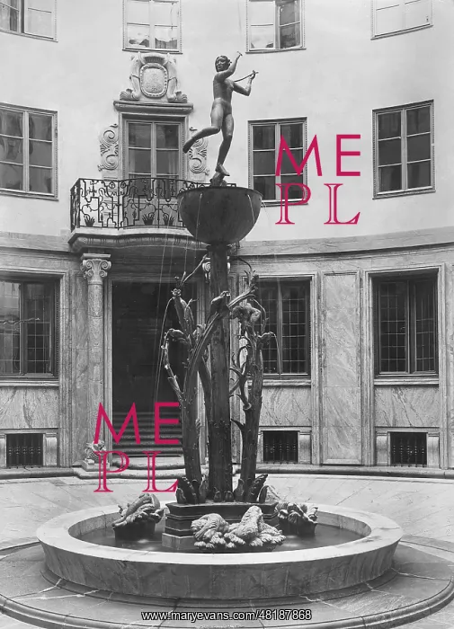 : Courtyard in Copenhagen, 1934 : Courtyard in Copenhagen, 1934