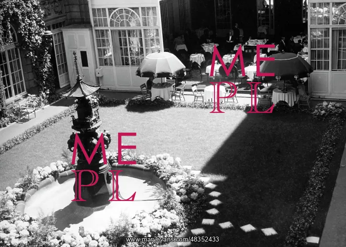 : Courtyard of the Hotel Adlon, 1933 : Courtyard of the Hotel Adlon, 1933