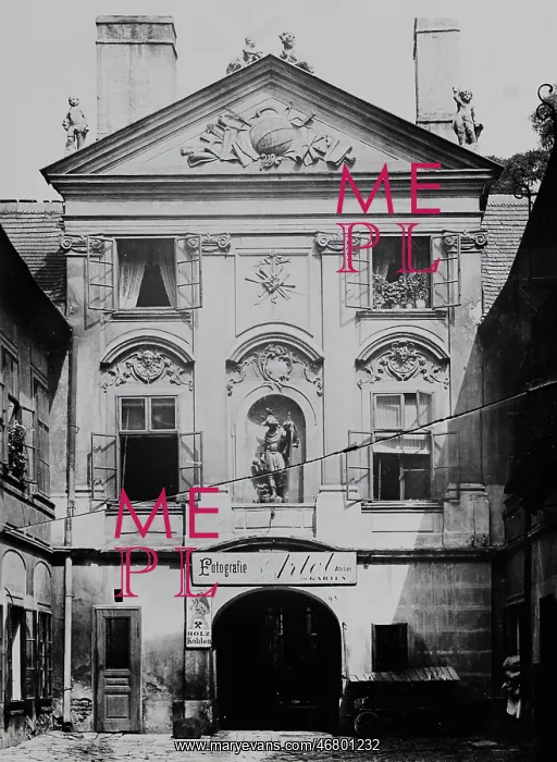 : Courtyard in Mariahilferstrasse with Atelier Artot : Courtyard in Mariahilferstrasse with Atelier Artot