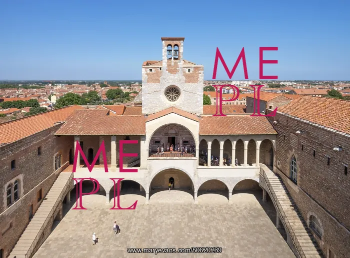: Courtyard, Palace of the Kings of Majorca, Perpignan : Courtyard, Palace of the Kings of Majorca, Perpignan