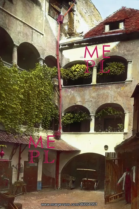 : Graz: Courtyard in the Sempergasse. Styria. Hand-coloured lantern slide. Around 1910 : Graz: Courtyard in the Sempergasse. Styria. Hand-coloured lantern slide. Around 1910