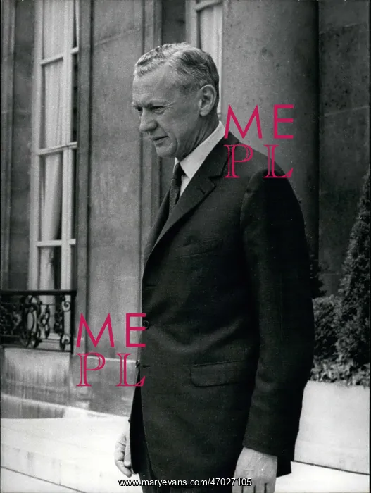 : Couve de Murville leaving the Elysee Palace, Paris : Couve de Murville leaving the Elysee Palace, Paris