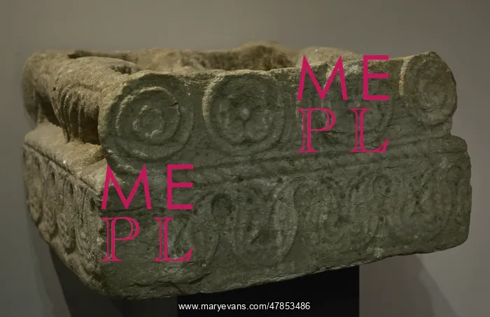 : Covering of a prismatic pillar. 1st-2nd centuries : Covering of a prismatic pillar. 1st-2nd centuries
