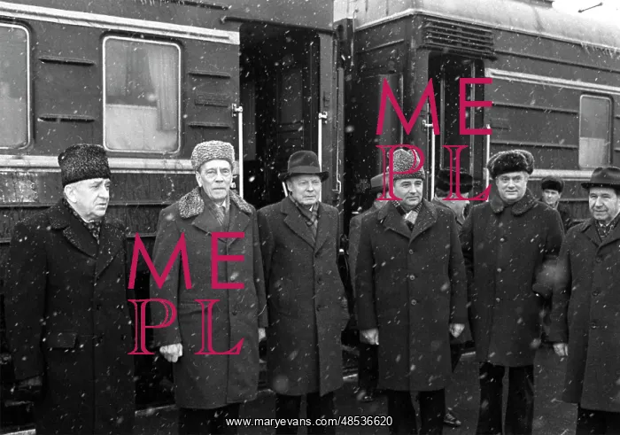 : CPSU delegation members at Kievsky railway terminal, 1979 : CPSU delegation members at Kievsky railway terminal, 1979