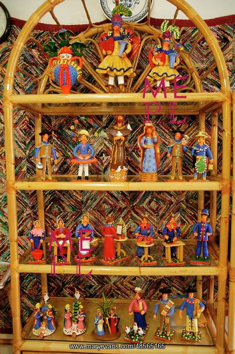: Crafts. Bonecos of Estremoz. Ceramic figures representing di : Crafts. Bonecos of Estremoz. Ceramic figures representing di