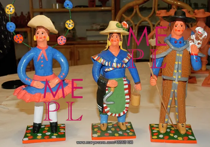 : Crafts. Bonecos of Estremoz. Ceramic figures representing di : Crafts. Bonecos of Estremoz. Ceramic figures representing di