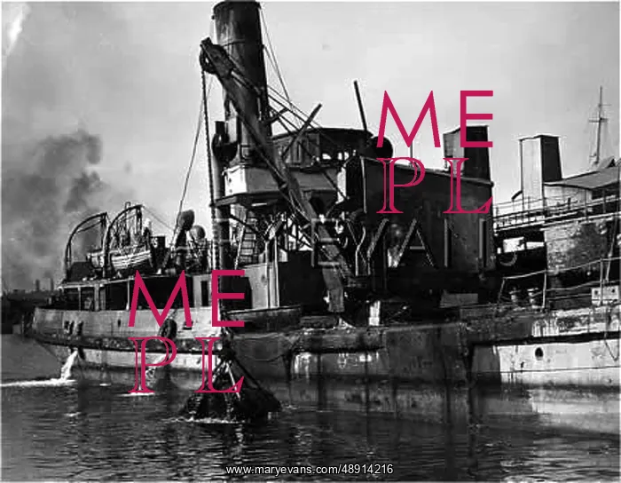 : CRANE DOCK DREDGER : CRANE DOCK DREDGER