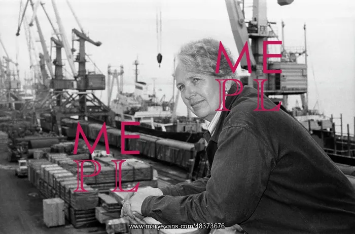 : Crane operator Maria Popova : Crane operator Maria Popova