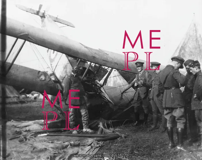 : Crashed AVRO 504A biplane, WW1 : Crashed AVRO 504A biplane, WW1