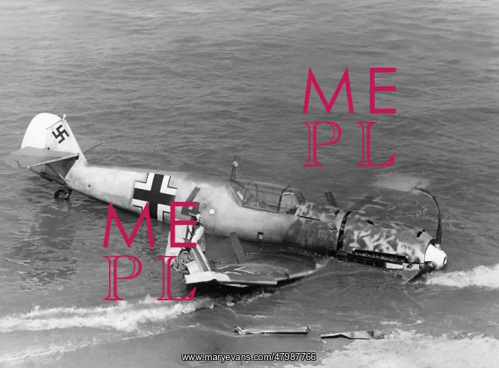 : Crashed Messerschmitt Me 109 : Crashed Messerschmitt Me 109