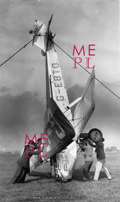 : Crashed plane : Crashed plane