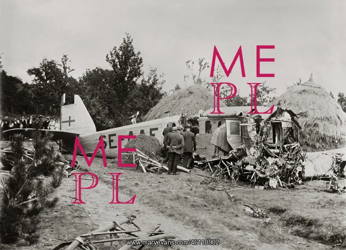 : Crashed Plane : Crashed Plane