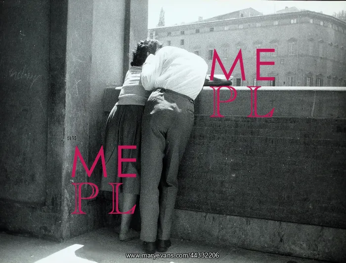 : Creative. Love in Florence. A young couple, with their backs to the camera : Creative. Love in Florence. A young couple, with their backs to the camera