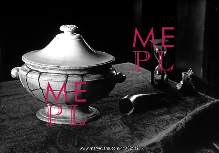 : Creative. Old soup tureen : Creative. Old soup tureen
