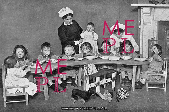 : Creche for the children of munitions workers, WW1 : Creche for the children of munitions workers, WW1