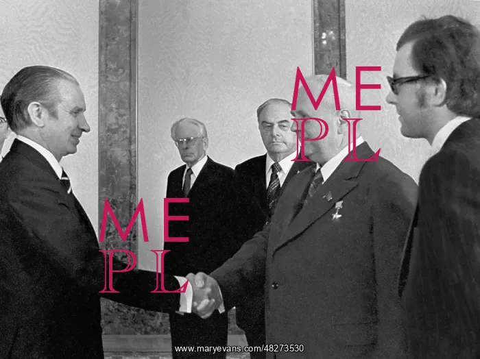 : Credentials presenting, 1977 : Credentials presenting, 1977