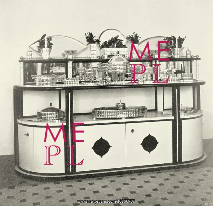 : Credenza and dinner service : Credenza and dinner service