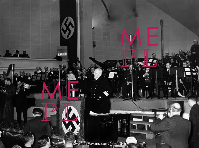 : The crew of the Bremen at the Wunschkonzert (request con : The crew of the Bremen at the Wunschkonzert (request con