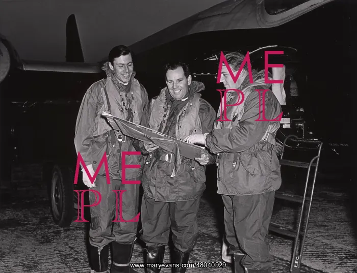 : The crew of English Electric Canberra B5 VX185 : The crew of English Electric Canberra B5 VX185
