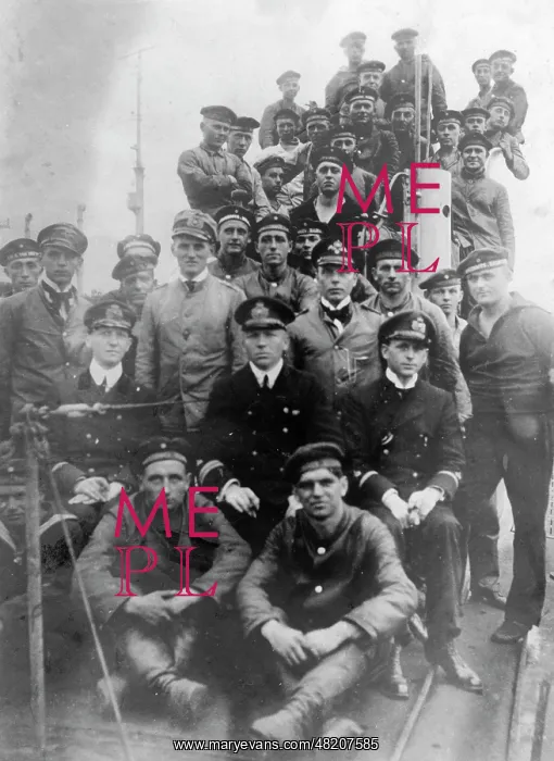 : Crew of a German submarine, 1917 : Crew of a German submarine, 1917