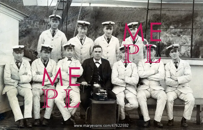 : Crew of HMS Astraea, British second-class cruiser : Crew of HMS Astraea, British second-class cruiser