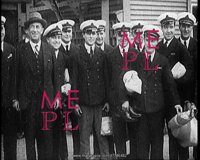: Crew of the R101 Airship Posing For Photographs : Crew of the R101 Airship Posing For Photographs