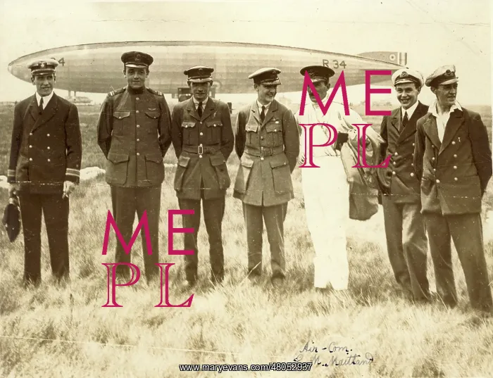 : Some of the crew in front of the R34 : Some of the crew in front of the R34