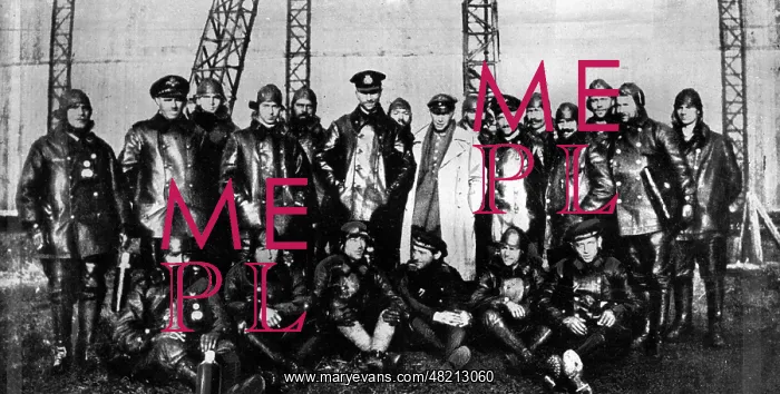 : The crew of zeppelin L 59 (LZ 104), 1917 : The crew of zeppelin L 59 (LZ 104), 1917