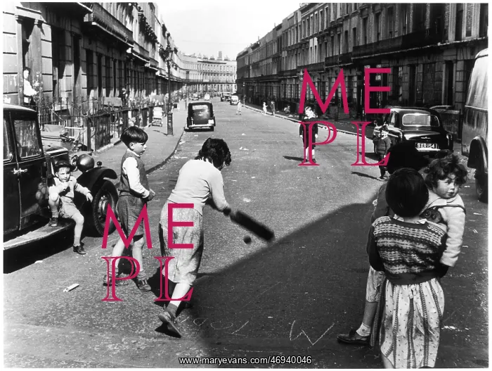 : CRICKET IN LONDON STREET : CRICKET IN LONDON STREET