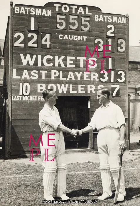 : CRICKETING RECORD 1932 : CRICKETING RECORD 1932