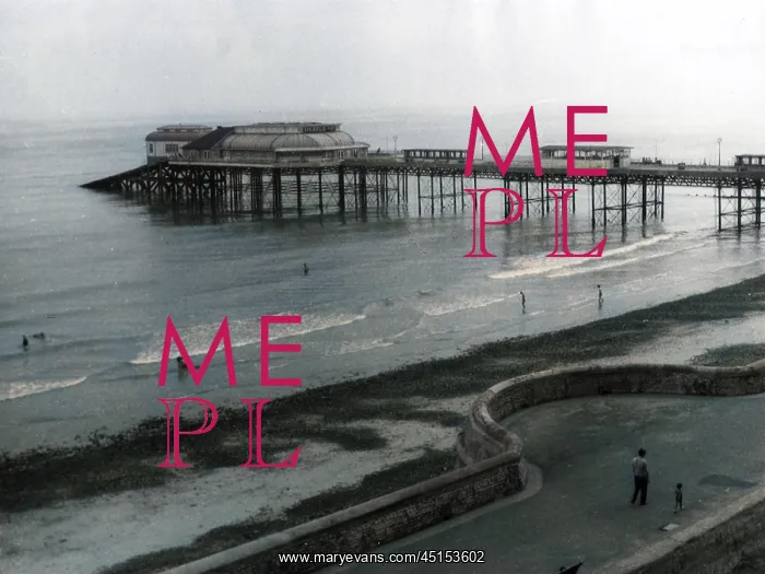 : CROMER PIER : CROMER PIER