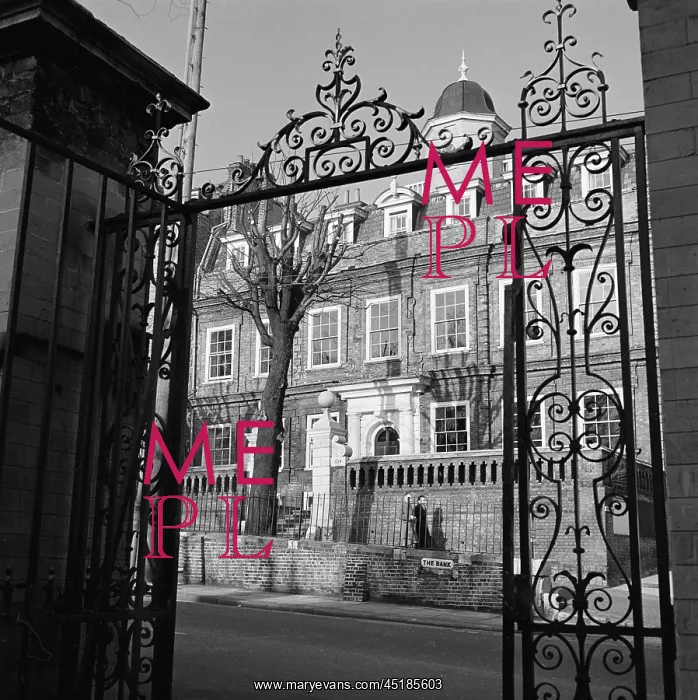 : Cromwell House : Cromwell House