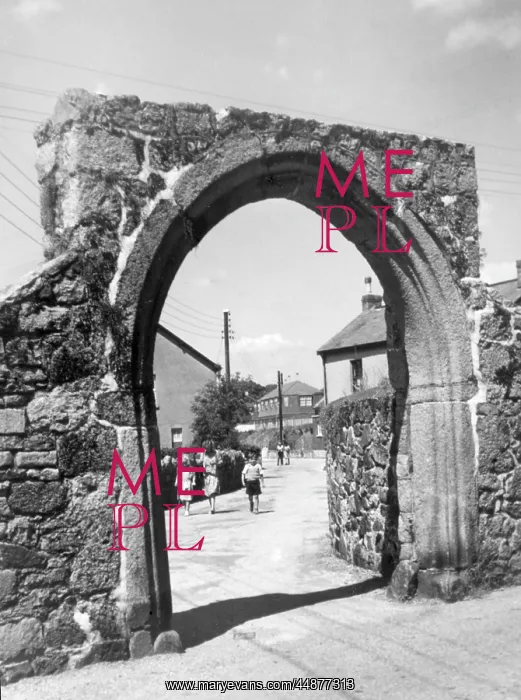 : CROMWELL'S ARCH : CROMWELL'S ARCH