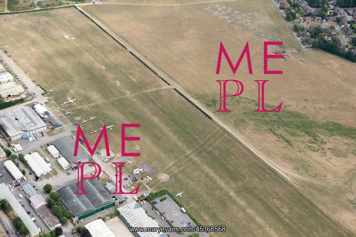 : Cropmark of a Bronze Age or Iron Age triple ditch : Cropmark of a Bronze Age or Iron Age triple ditch