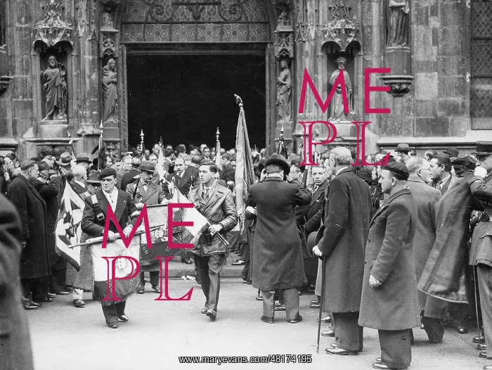 : Cross of Fire in Paris, 1936 : Cross of Fire in Paris, 1936