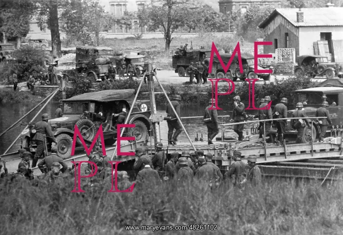 : Crossing the Meuse at Sedan, 1940 : Crossing the Meuse at Sedan, 1940