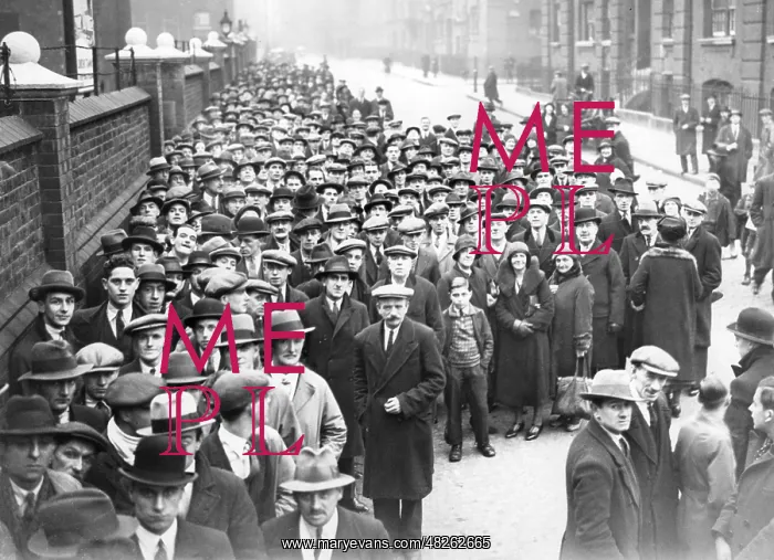 : Crowd of applicants in London, 1932 : Crowd of applicants in London, 1932