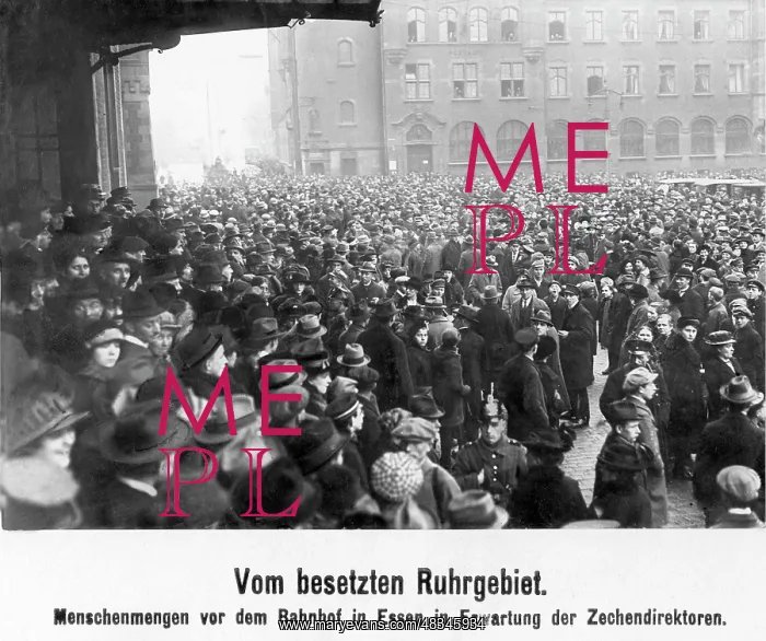 : A crowd awaits the arrival of the head of the : A crowd awaits the arrival of the head of the