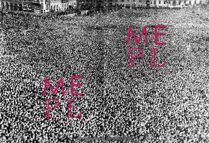 : Crowd in Berlin after the annexation of Austria in 1938 : Crowd in Berlin after the annexation of Austria in 1938