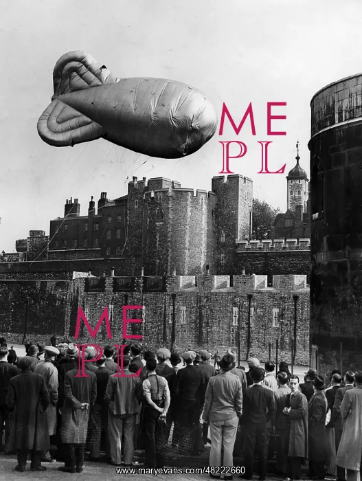 : Crowd in front of a british barrage balloon, 1938 : Crowd in front of a british barrage balloon, 1938